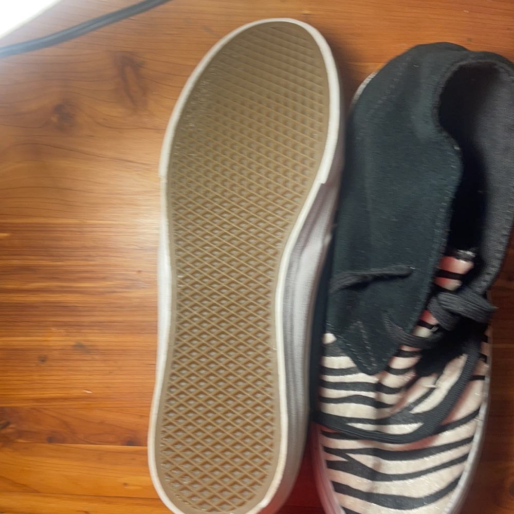 Vans - Picture 3 of 5